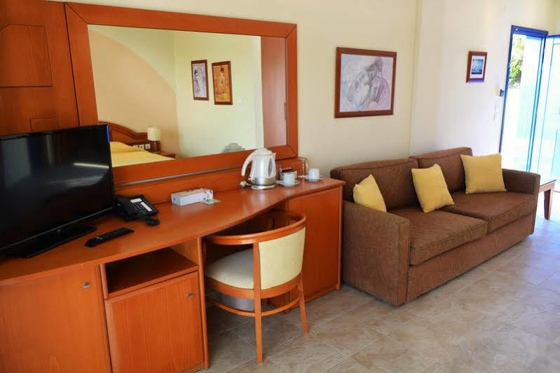 Hotel Alexandros Palace And Suites 5*