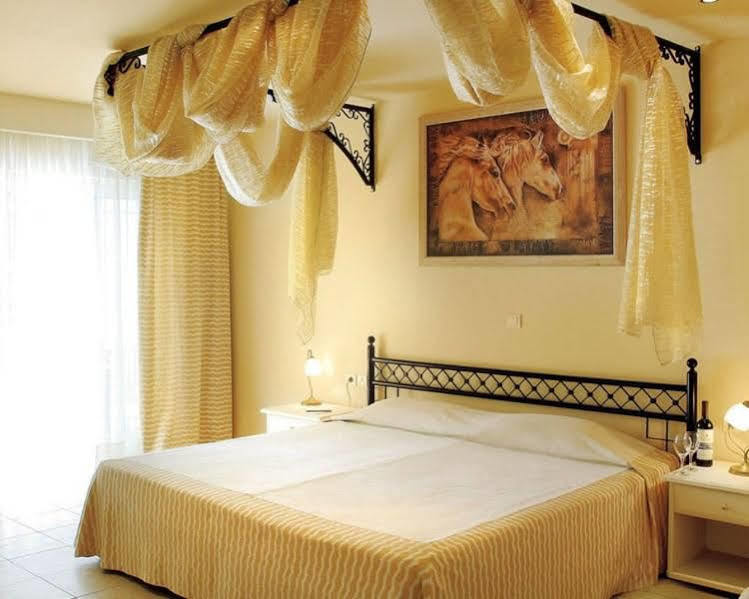 Alexandros Palace And Suites 5* Nea Roda