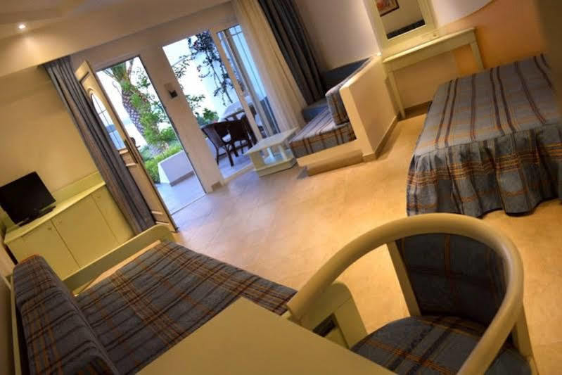 Alexandros Palace And Suites 5* Nea Roda