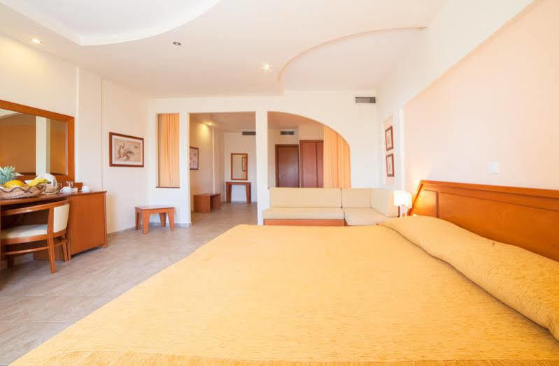 Alexandros Palace And Suites 5* Nea Roda