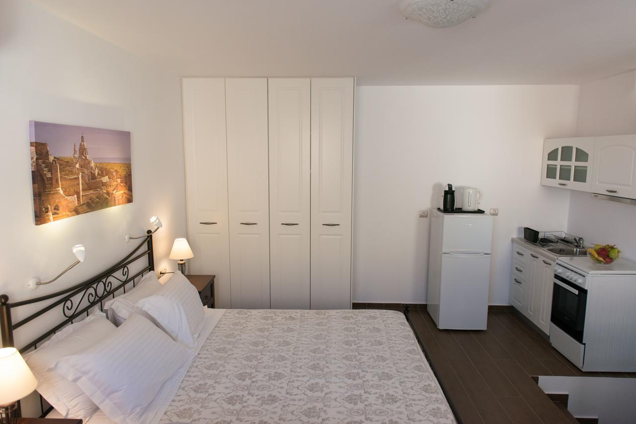 Serenity Suites & * Fira (Santorini)