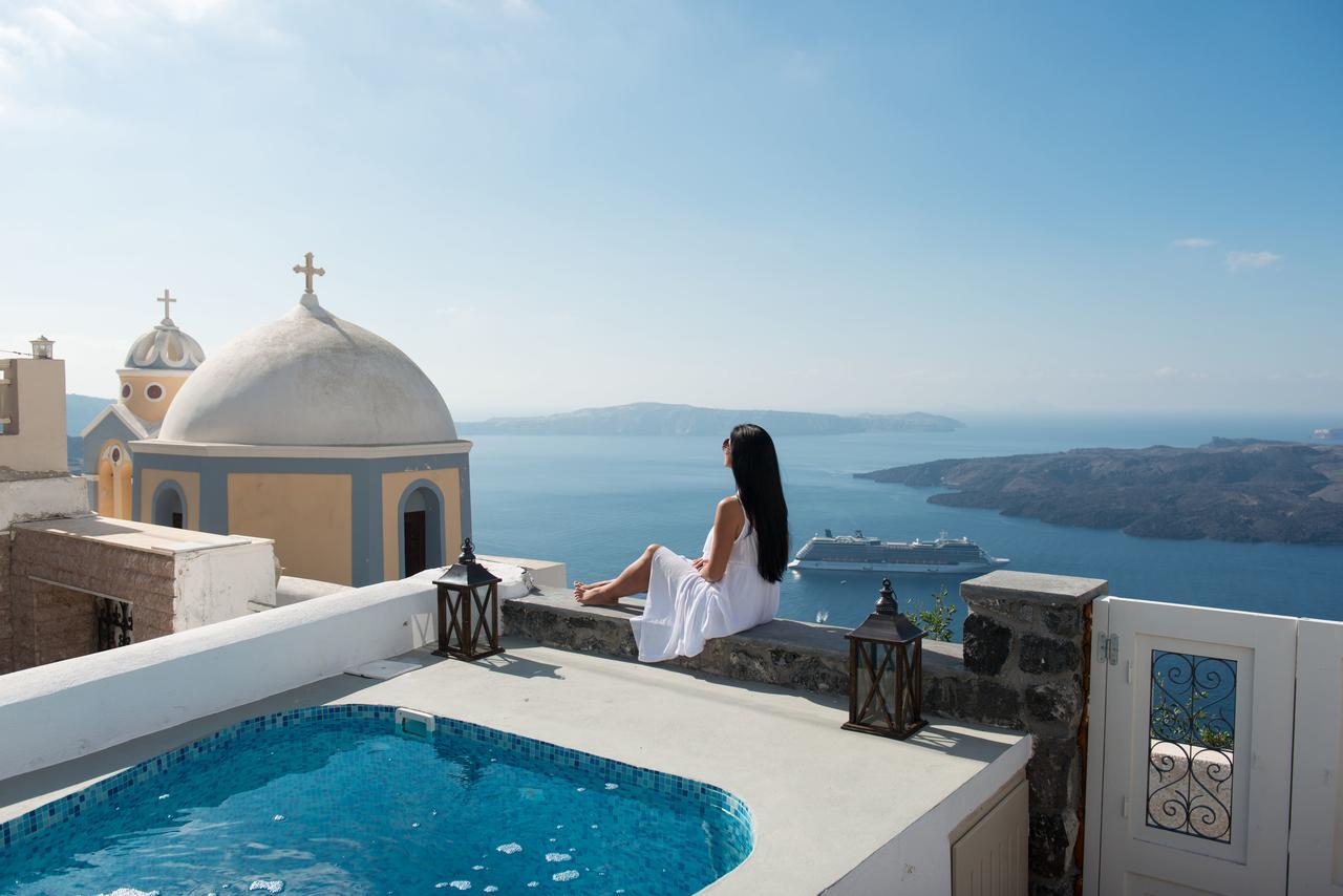 Serenity Suites & Fira (Santorini)