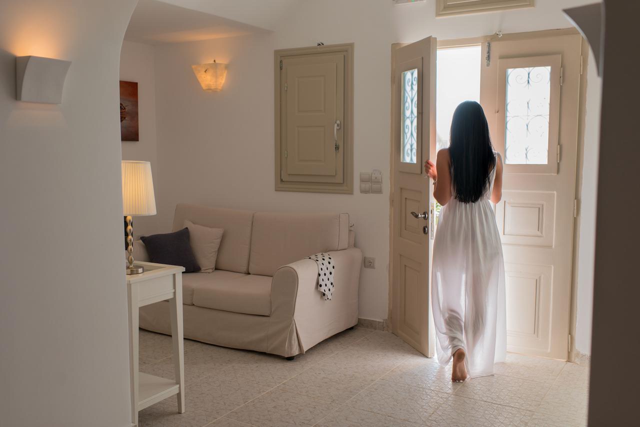 Serenity Suites & Fira (Santorini)