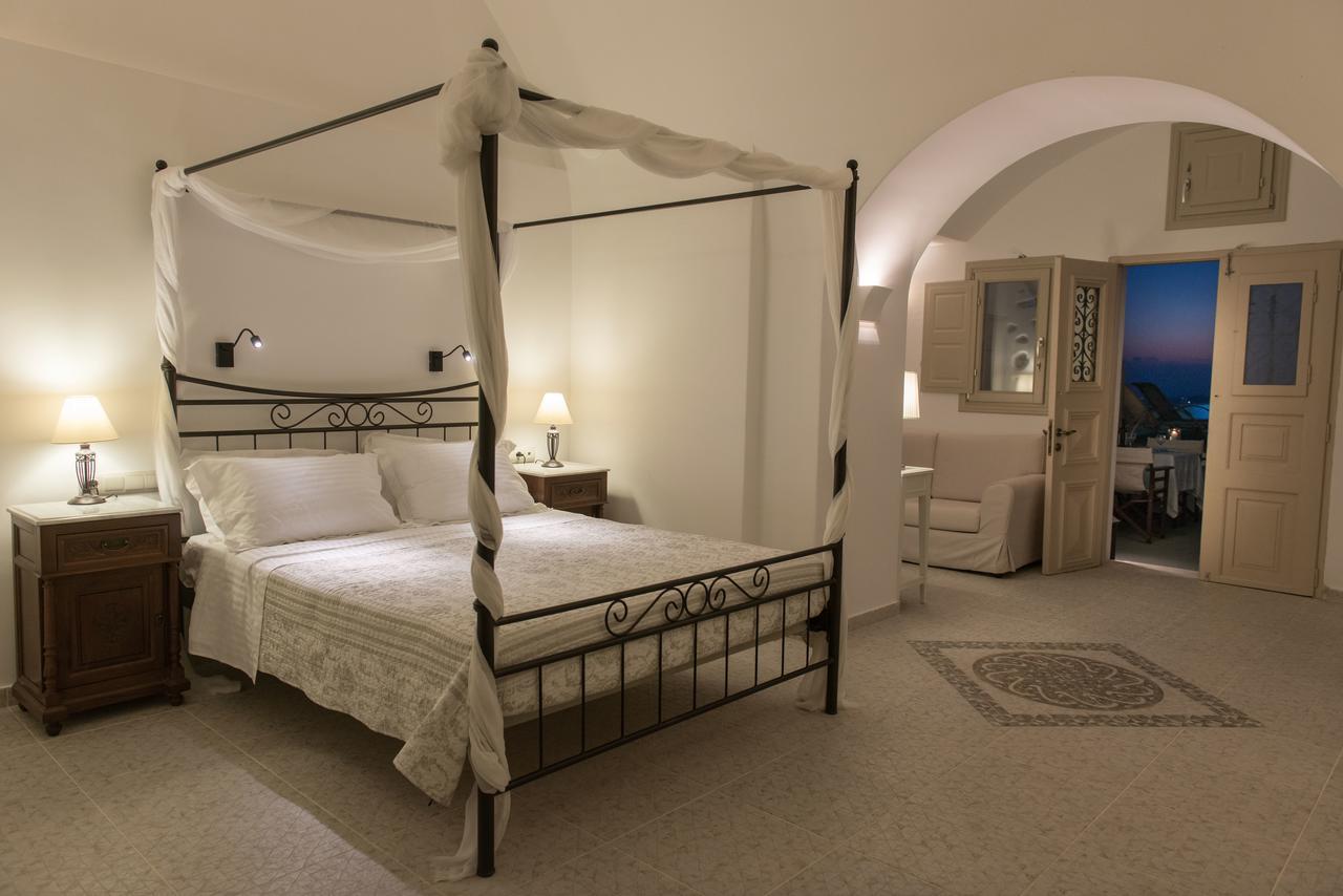 Villa Serenity Suites & Fira (Santorini)