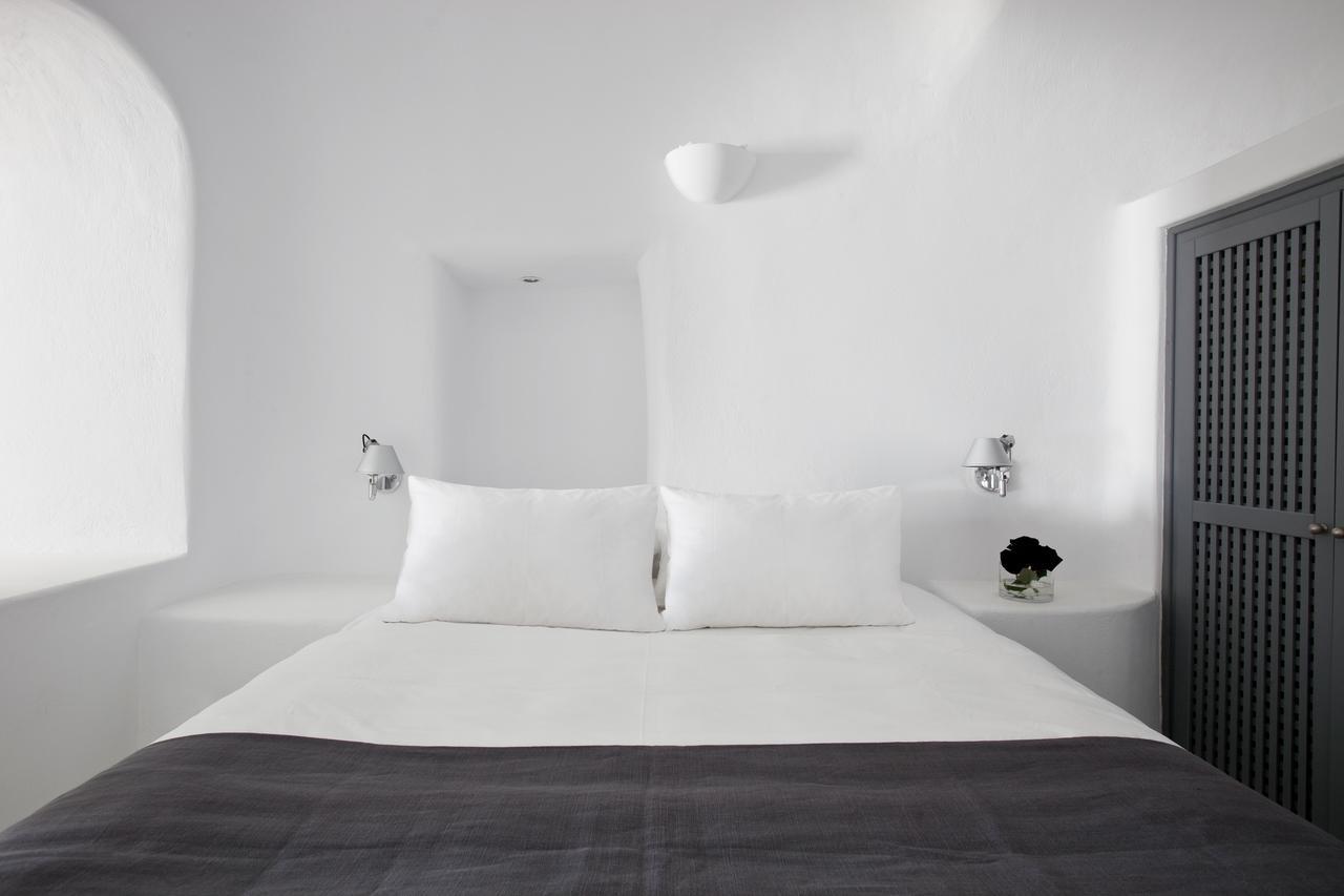 White Villa Oia (Santorini)