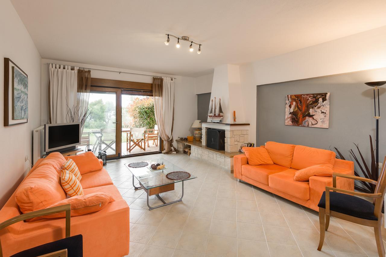 Beachside Haven, Poolside Serenity & Sunset Magic Kalandra