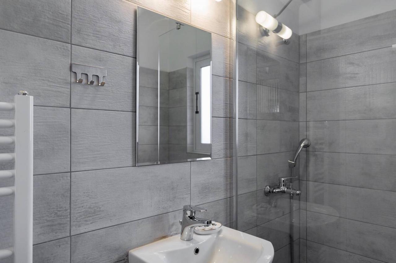 51m² Flat In Vouliagmeni Athens