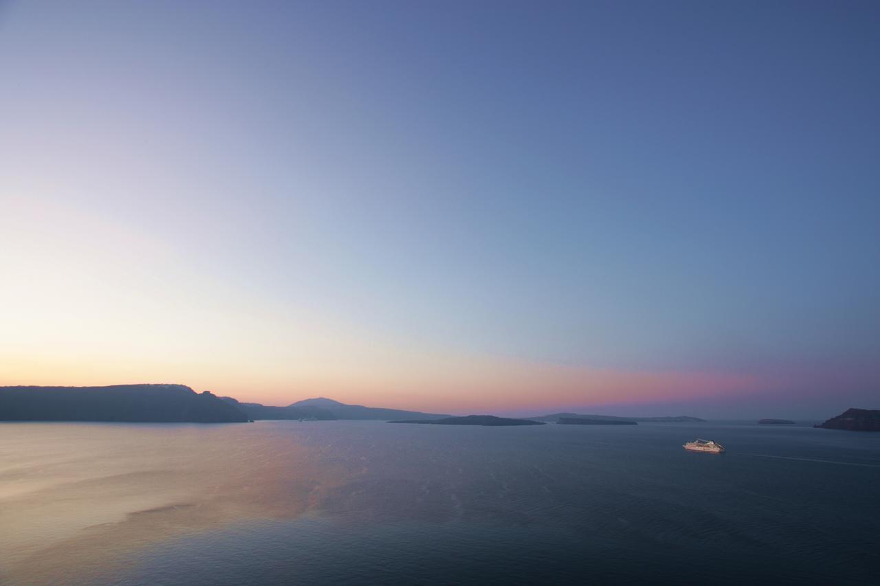 White Villa Oia (Santorini)