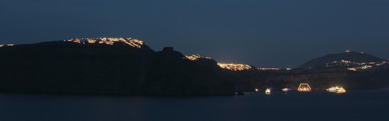 White Villa Oia (Santorini)
