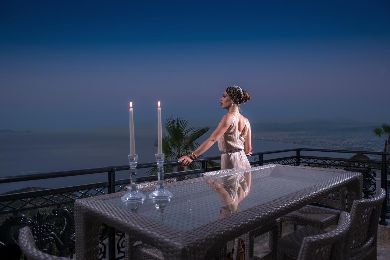 Villa Bella Mare, Wine Dark Sea *