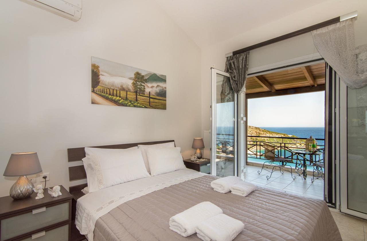 Coastal Paradise Found - Komis' Private Pool Retreat Agios Nikolaos (Zakynthos)