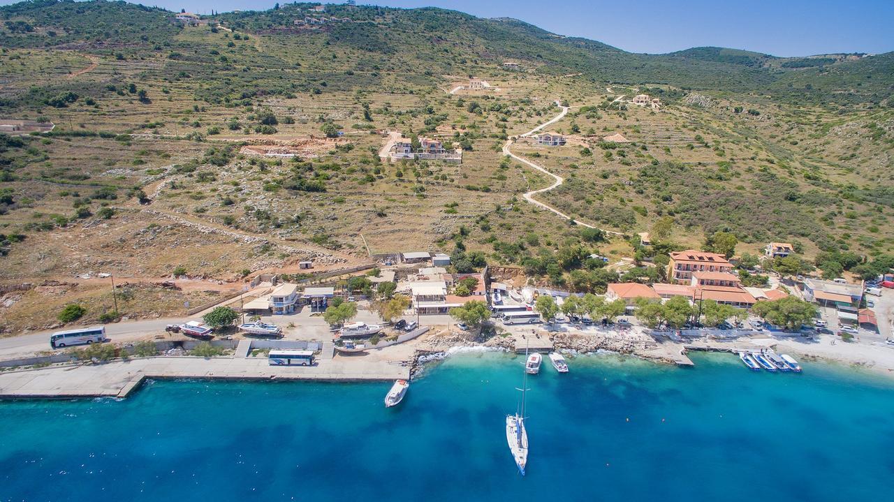 Coastal Paradise Found - Komis' Private Pool Retreat Villa Agios Nikolaos (Zakynthos)