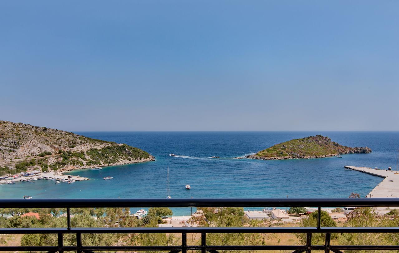Coastal Paradise Found - Komis' Private Pool Retreat Villa *