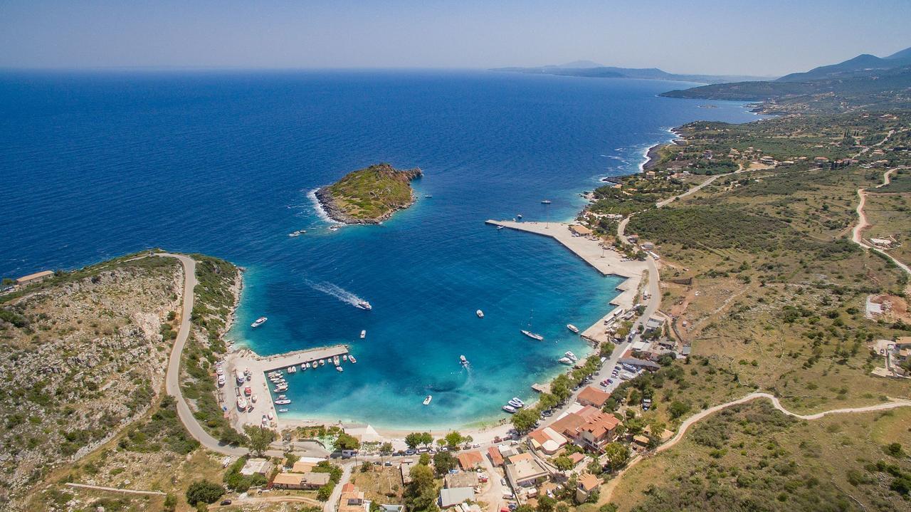 Villa Coastal Paradise Found - Komis' Private Pool Retreat