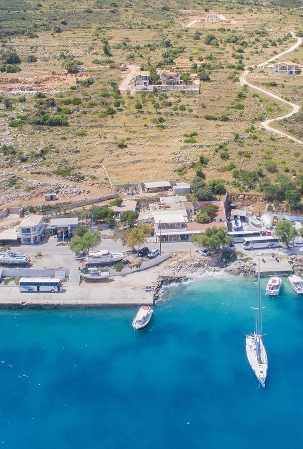 Coastal Paradise Found - Komis' Private Pool Retreat Villa *