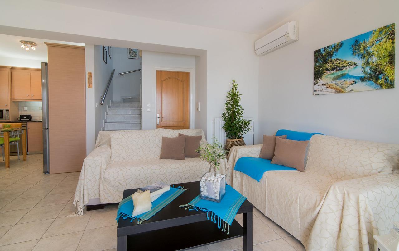 Villa Coastal Paradise Found - Komis' Private Pool Retreat Agios Nikolaos (Zakynthos)