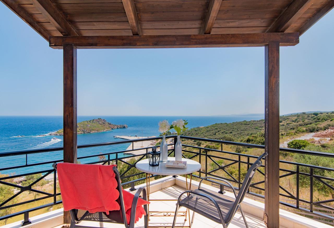 Coastal Paradise Found - Komis' Private Pool Retreat Villa *