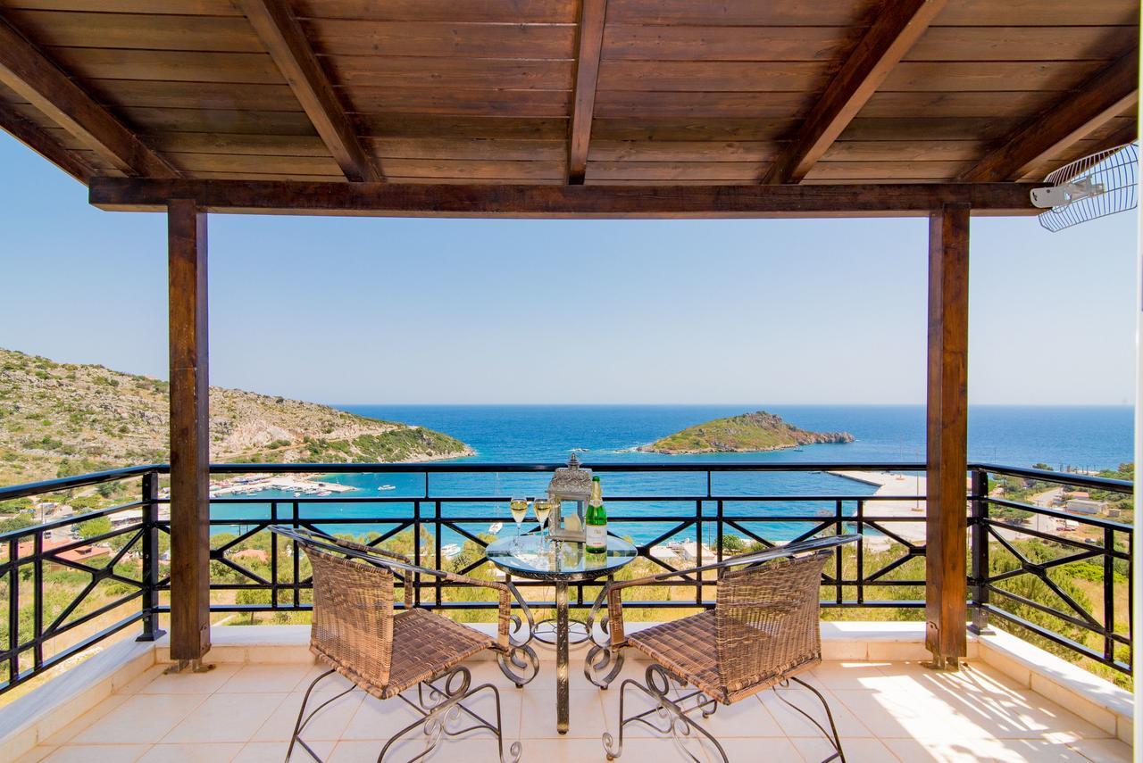 Coastal Paradise Found - Komis' Private Pool Retreat