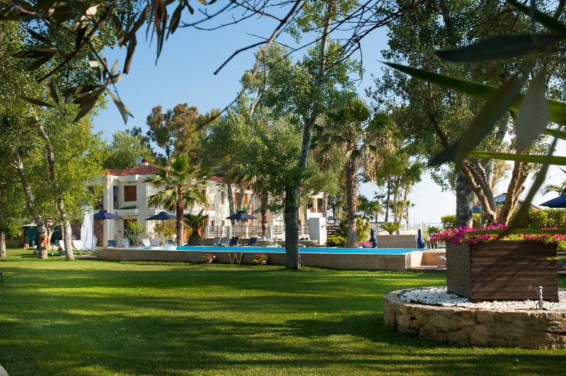 W Pool Halkidiki Villa *