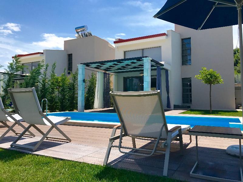 W Pool Halkidiki Villa