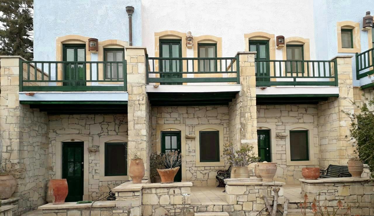 Komis Hotel