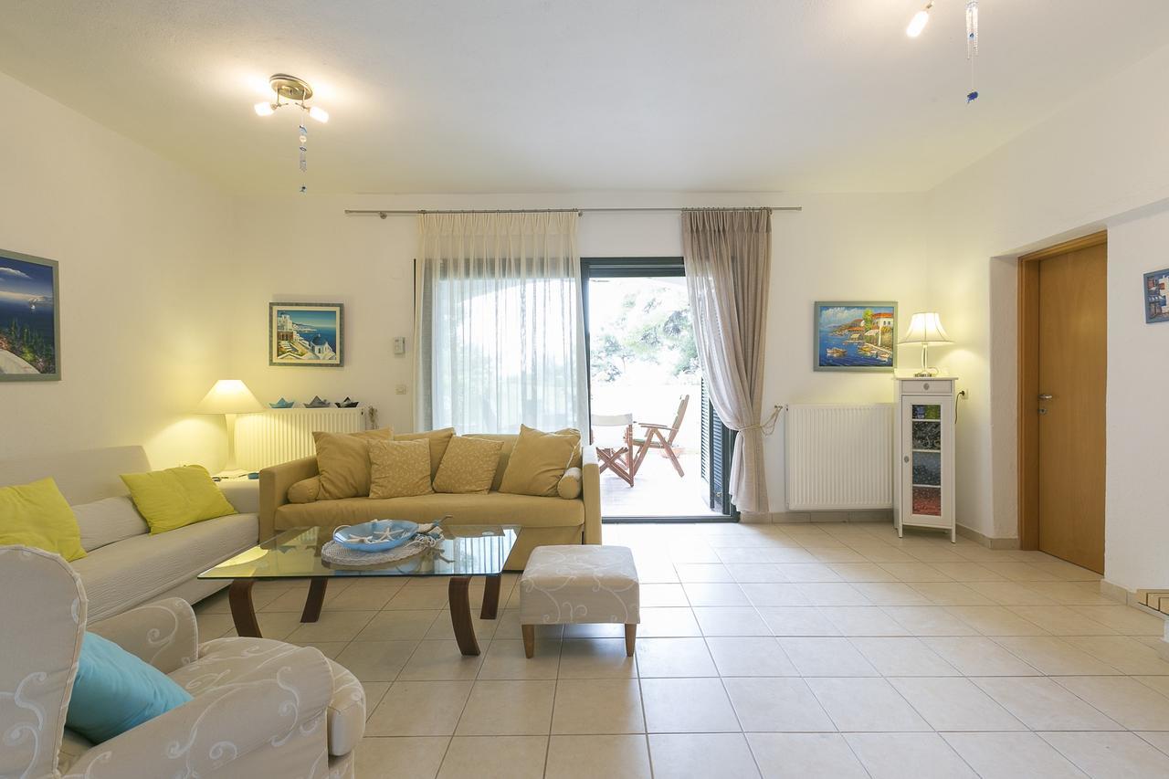 Holiday home Blue Crab, Beachfront House In Kalandra #feelslikehome