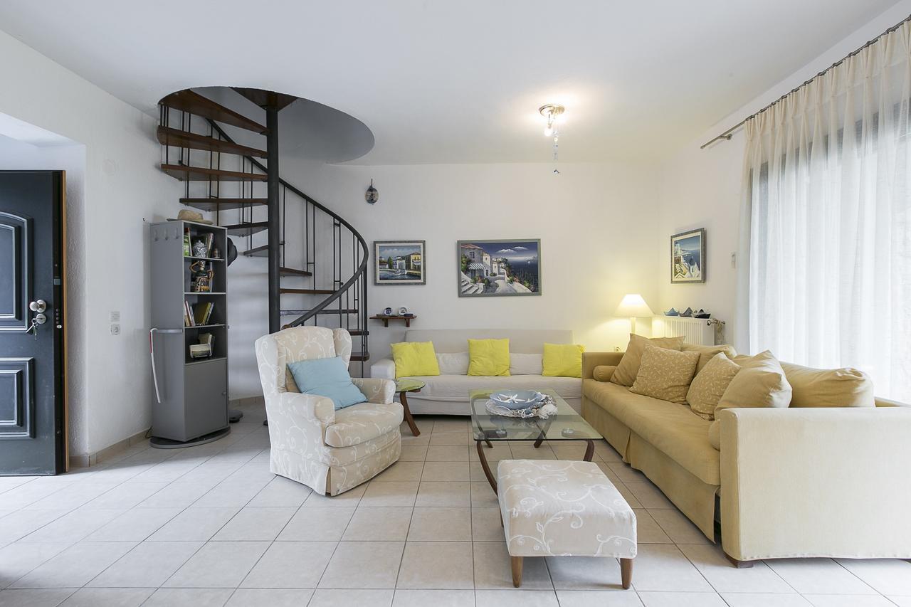 Holiday home Blue Crab, Beachfront House In Kalandra #feelslikehome *