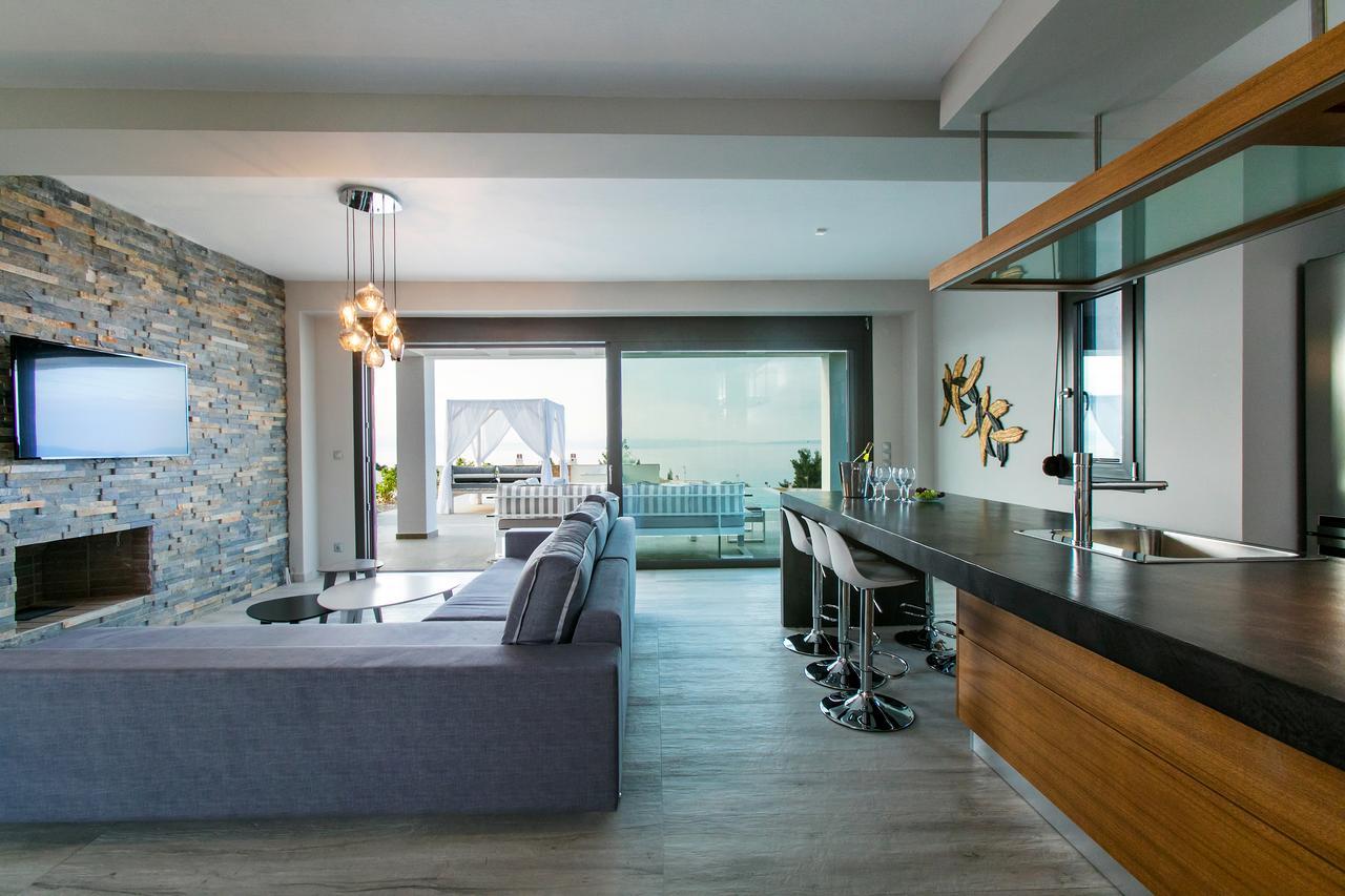 Bellevue With Private Pool