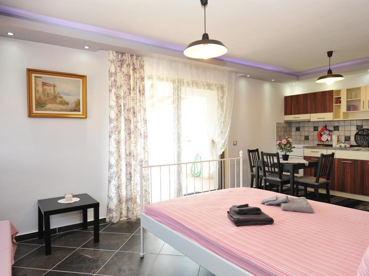 Alice Wonderland Nea Halkidiki Apartment *