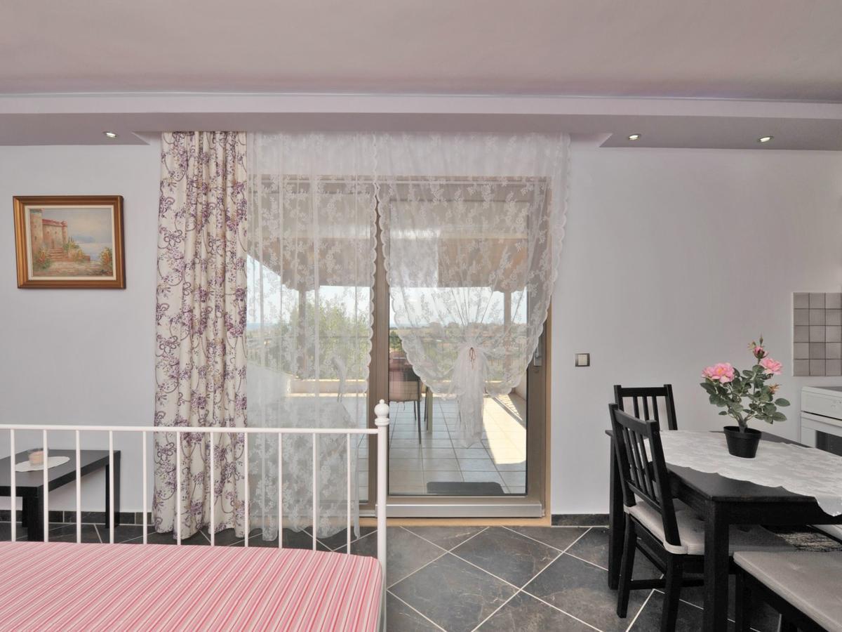 Apartment Alice Wonderland Nea Halkidiki