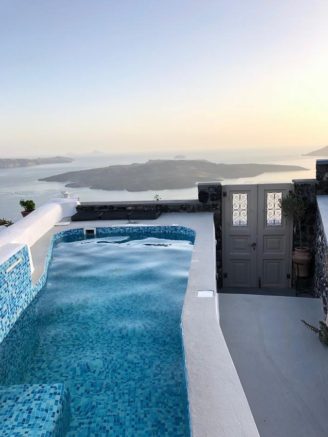 Serenity Suites & Villa Fira (Santorini)