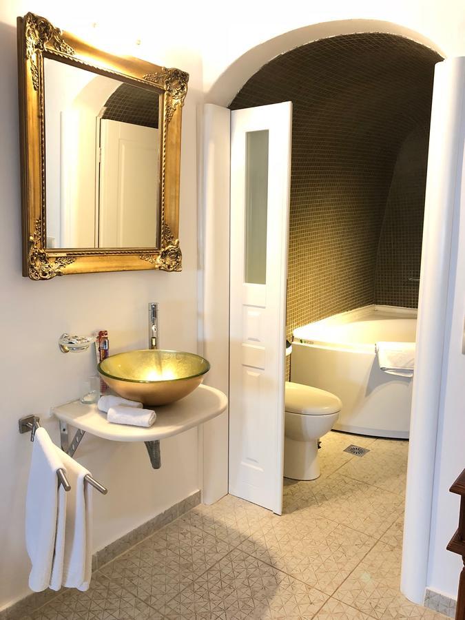 Serenity Suites & Villa