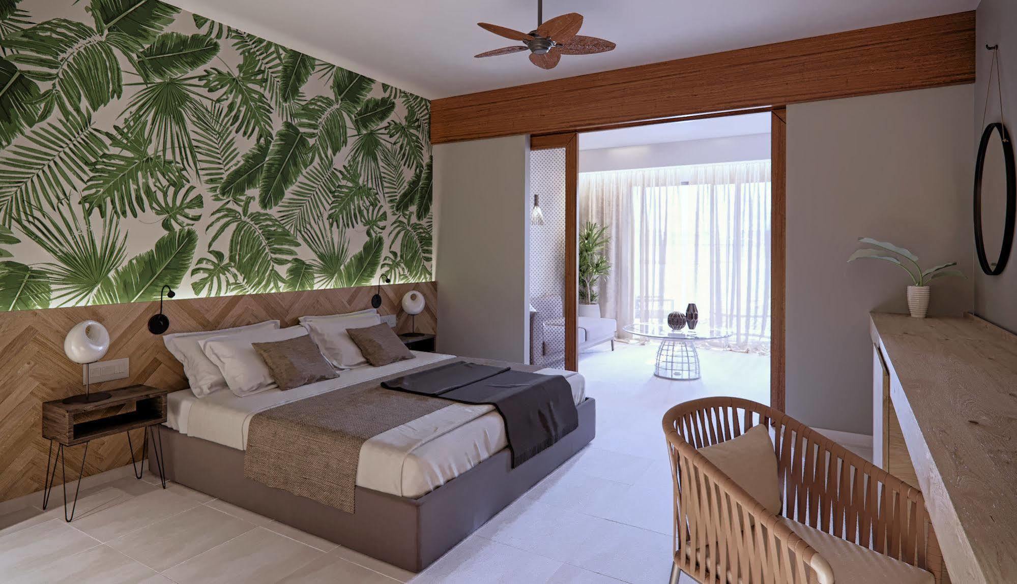 Solimar Aquamarine Resort