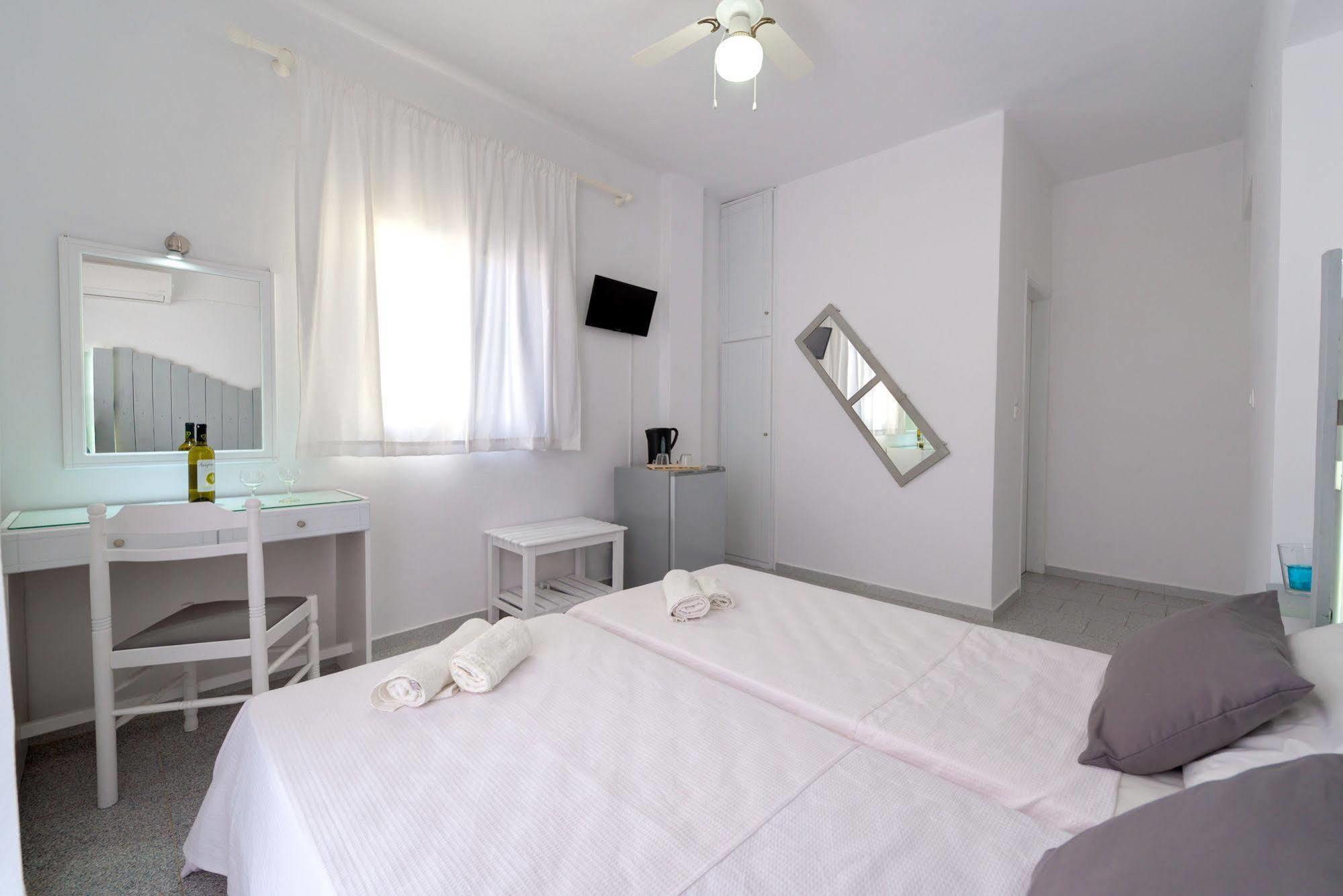 Ikaros Aparthotel Karterados (Santorini)