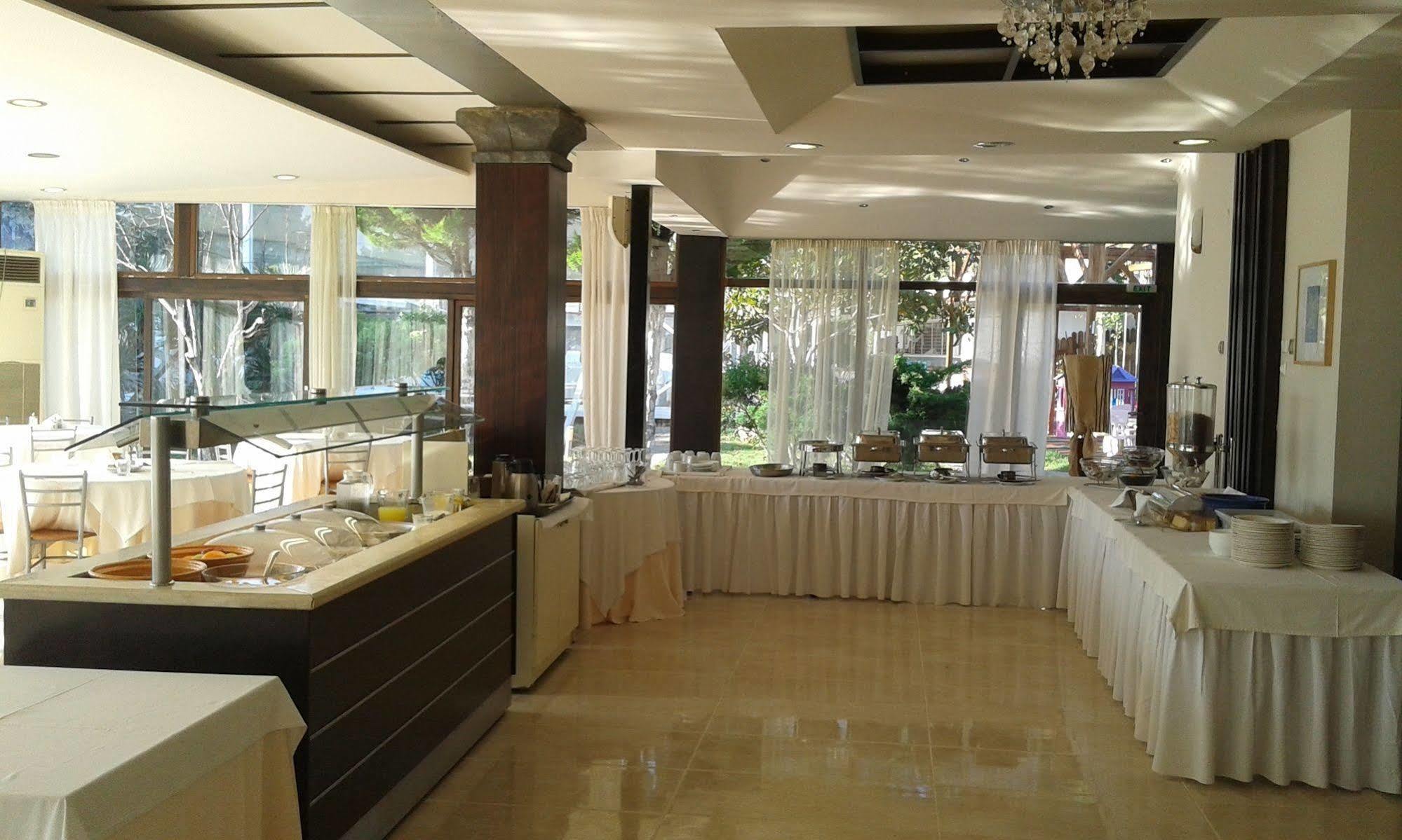 Hotel Four Seasons 3*