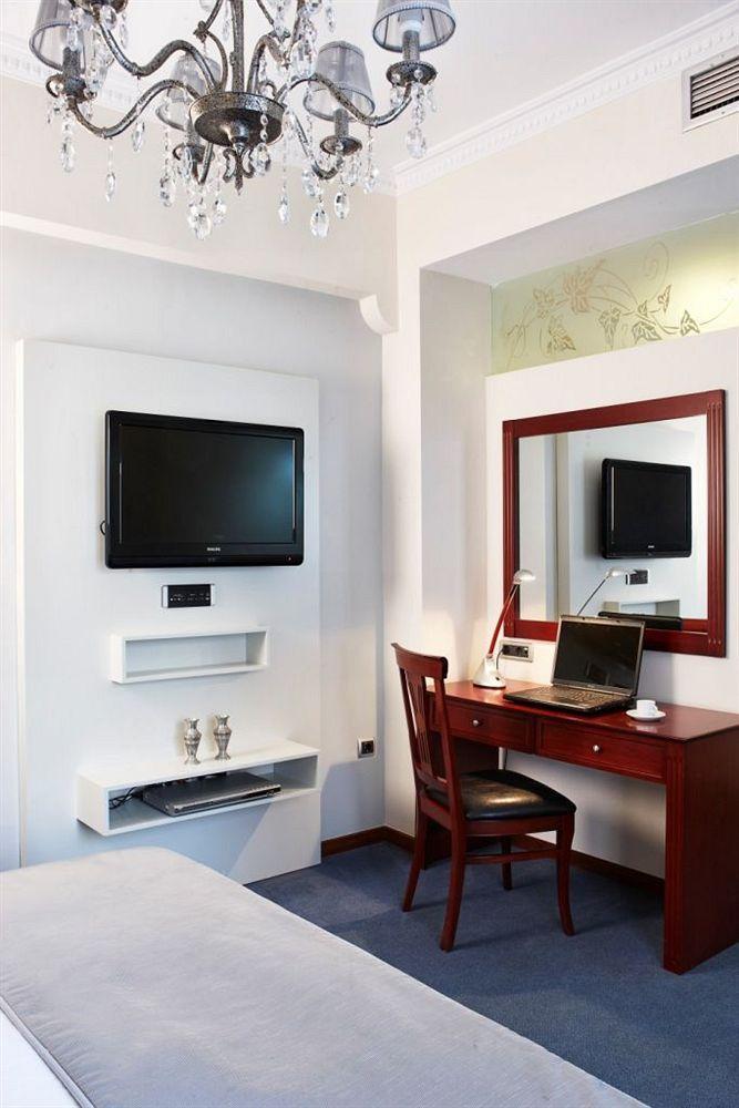Hotel Ava And