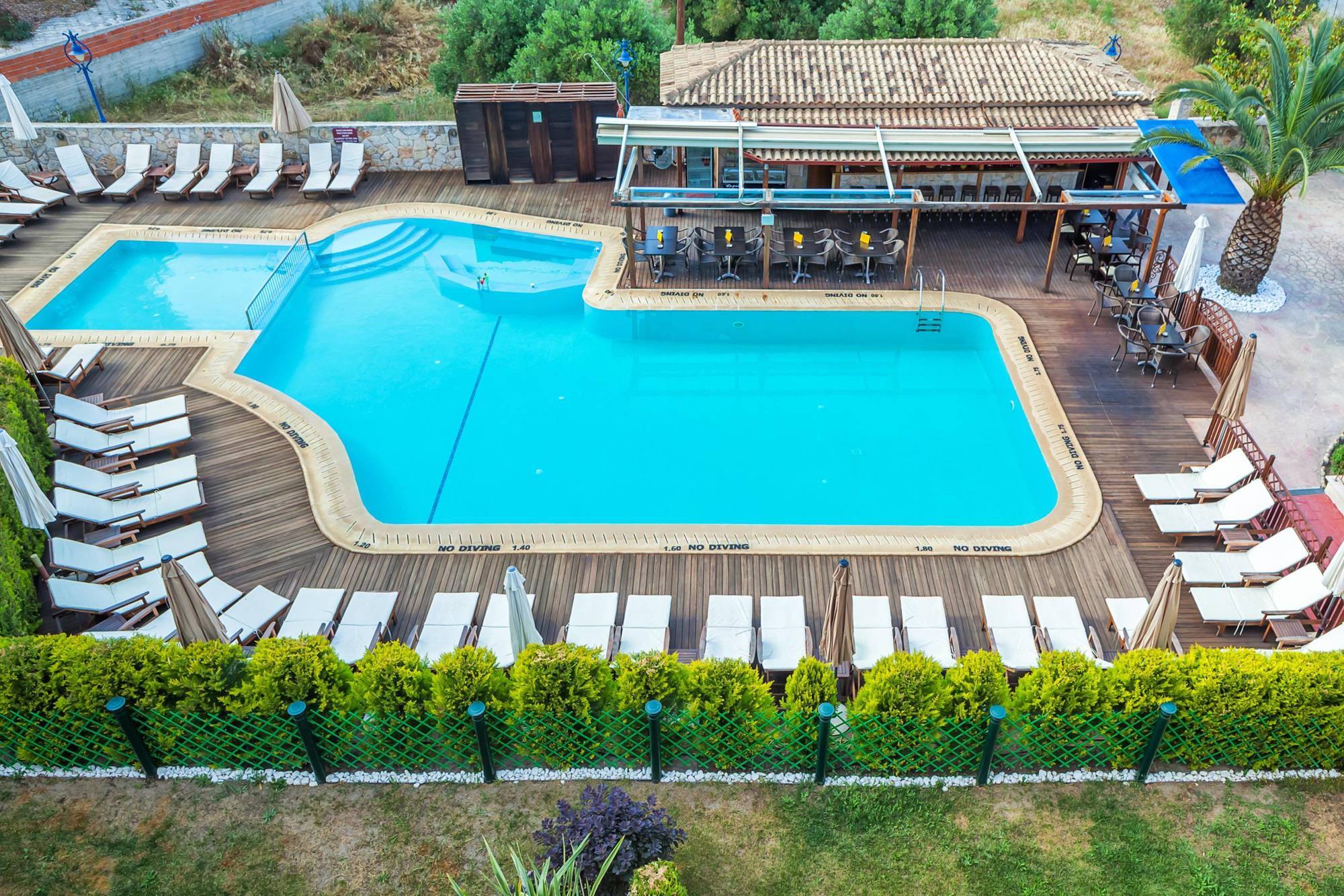 Nereides Aparthotel