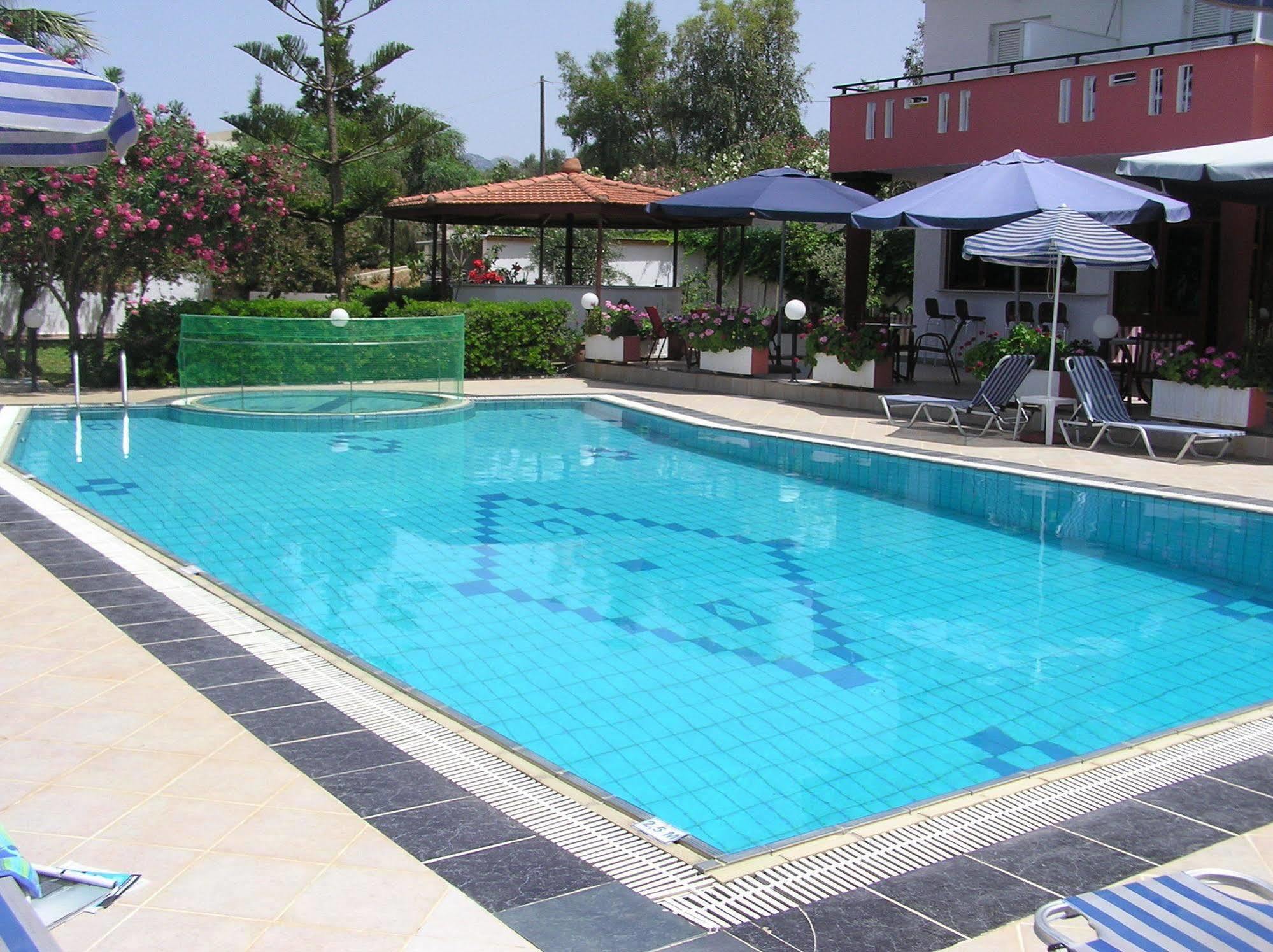Knossos Aparthotel 2*