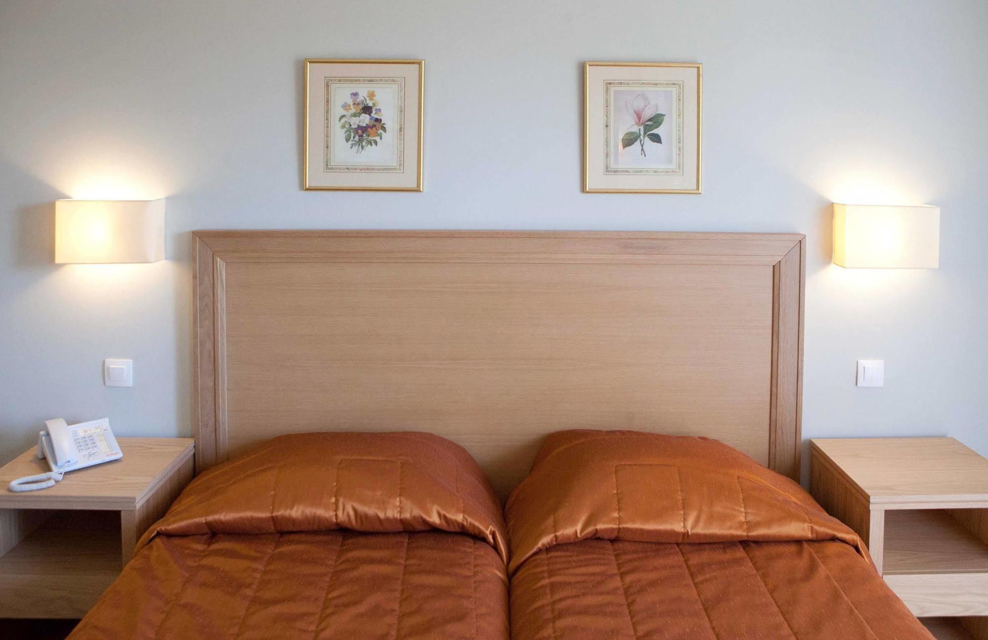 Delfinia 4*