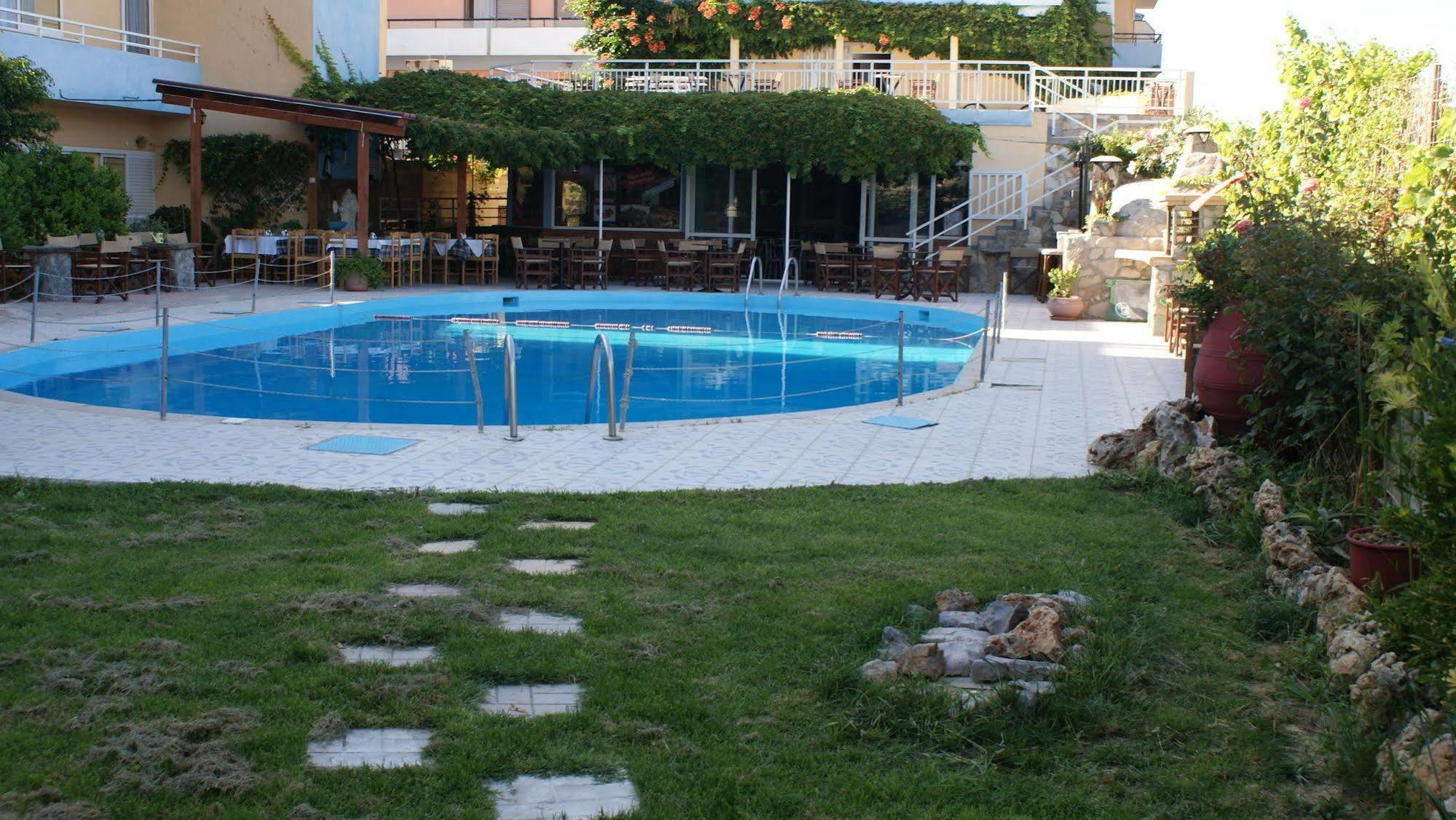 Roxani 3*