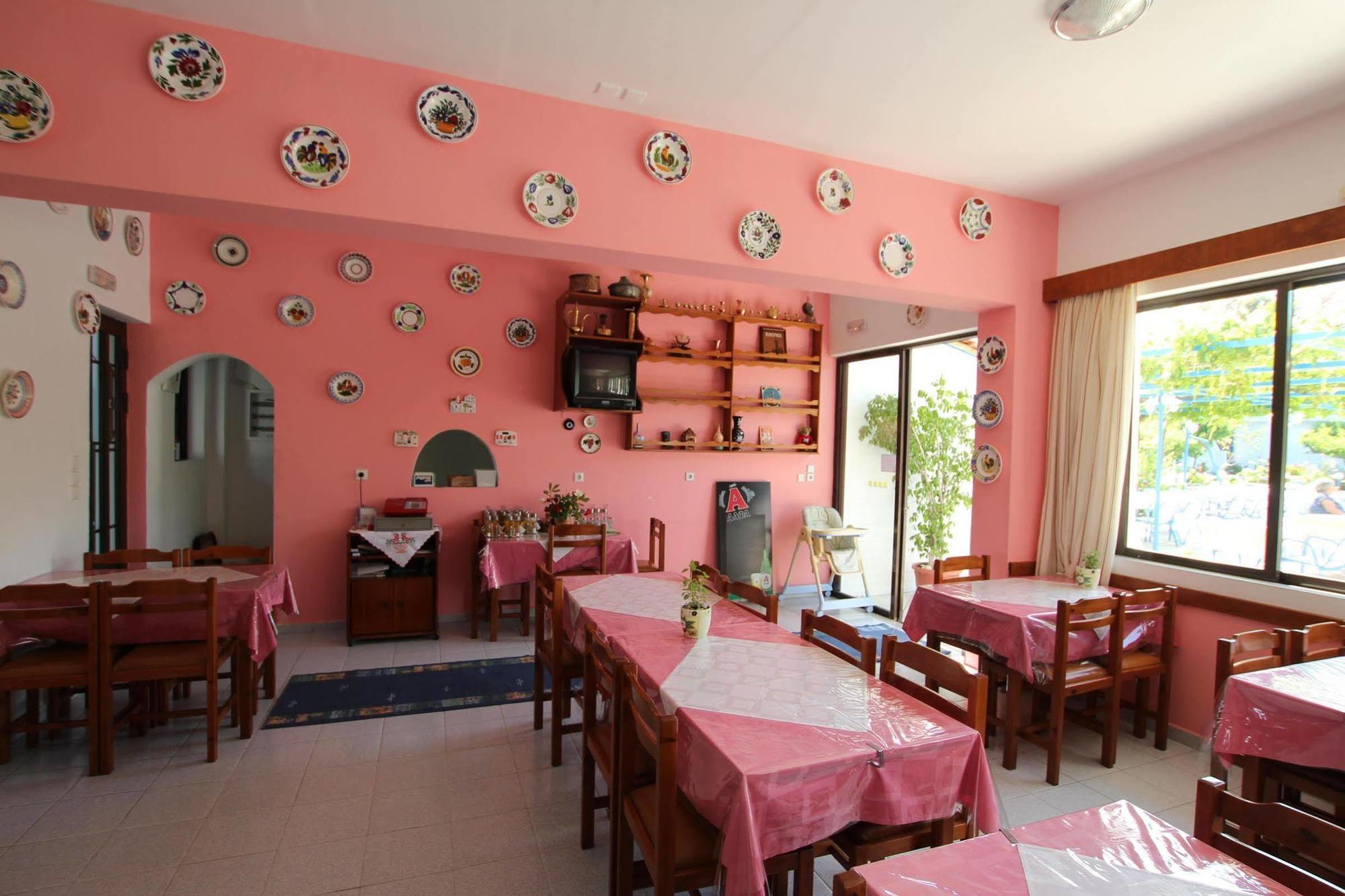 Garden Hotel 2*