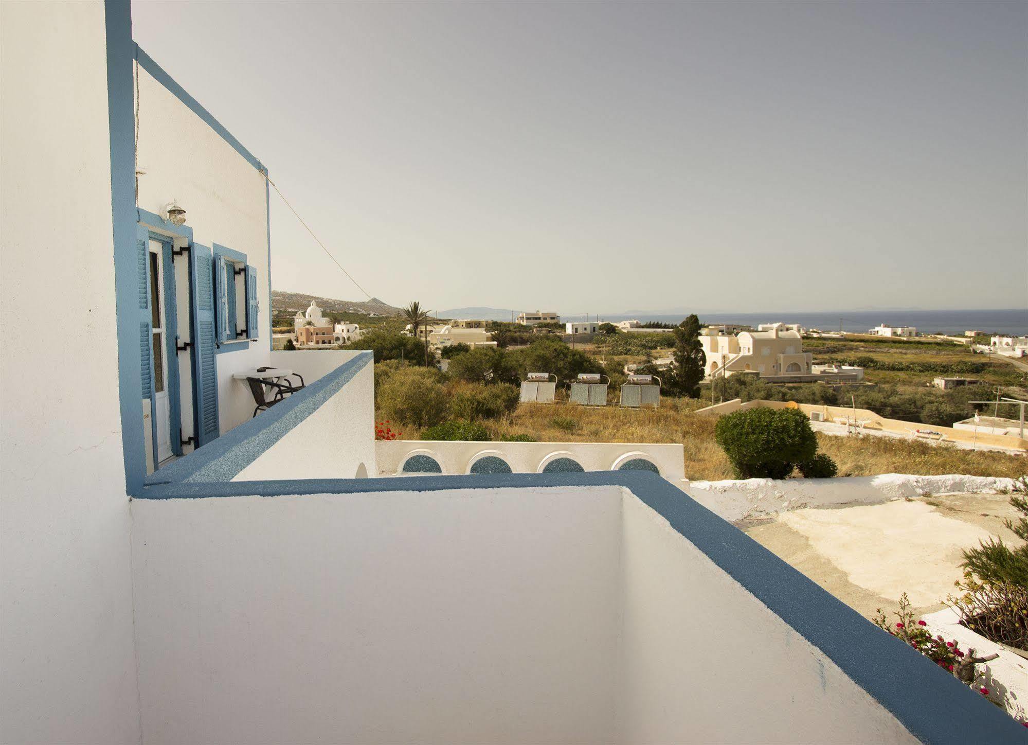 Pelekanos Karterados (Santorini)
