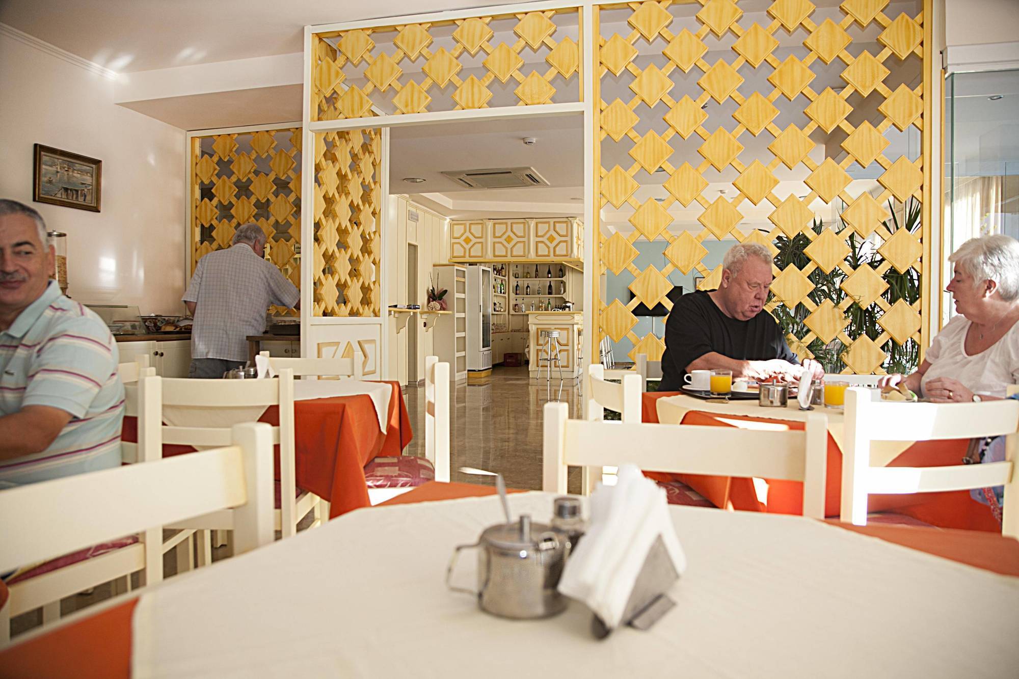 Hotel Theonia 2*