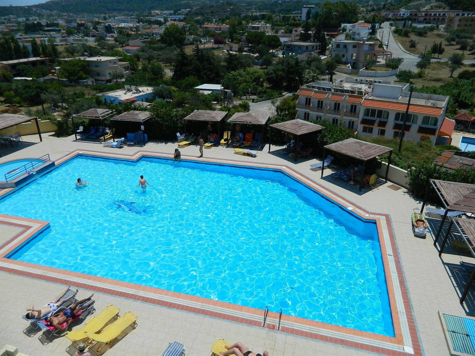 Telhinis & Hotel 2*