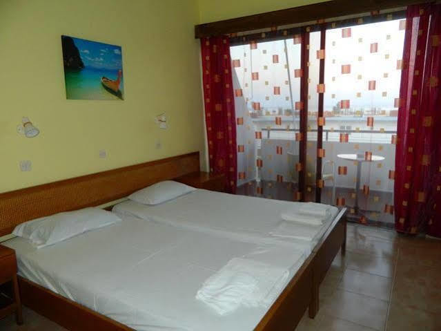 Hotel Telhinis & 2*