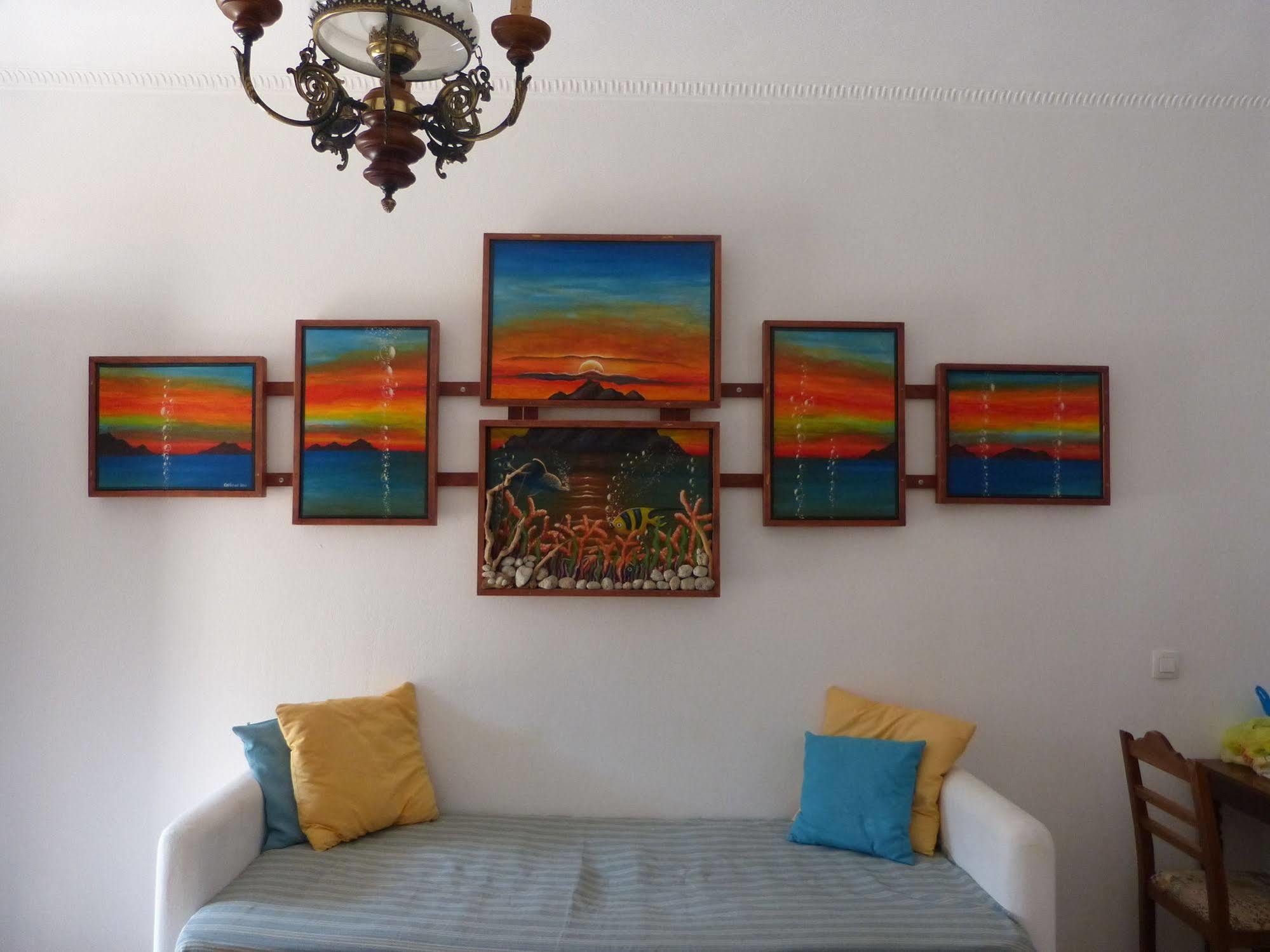 Black Apartment Kamari (Santorini)