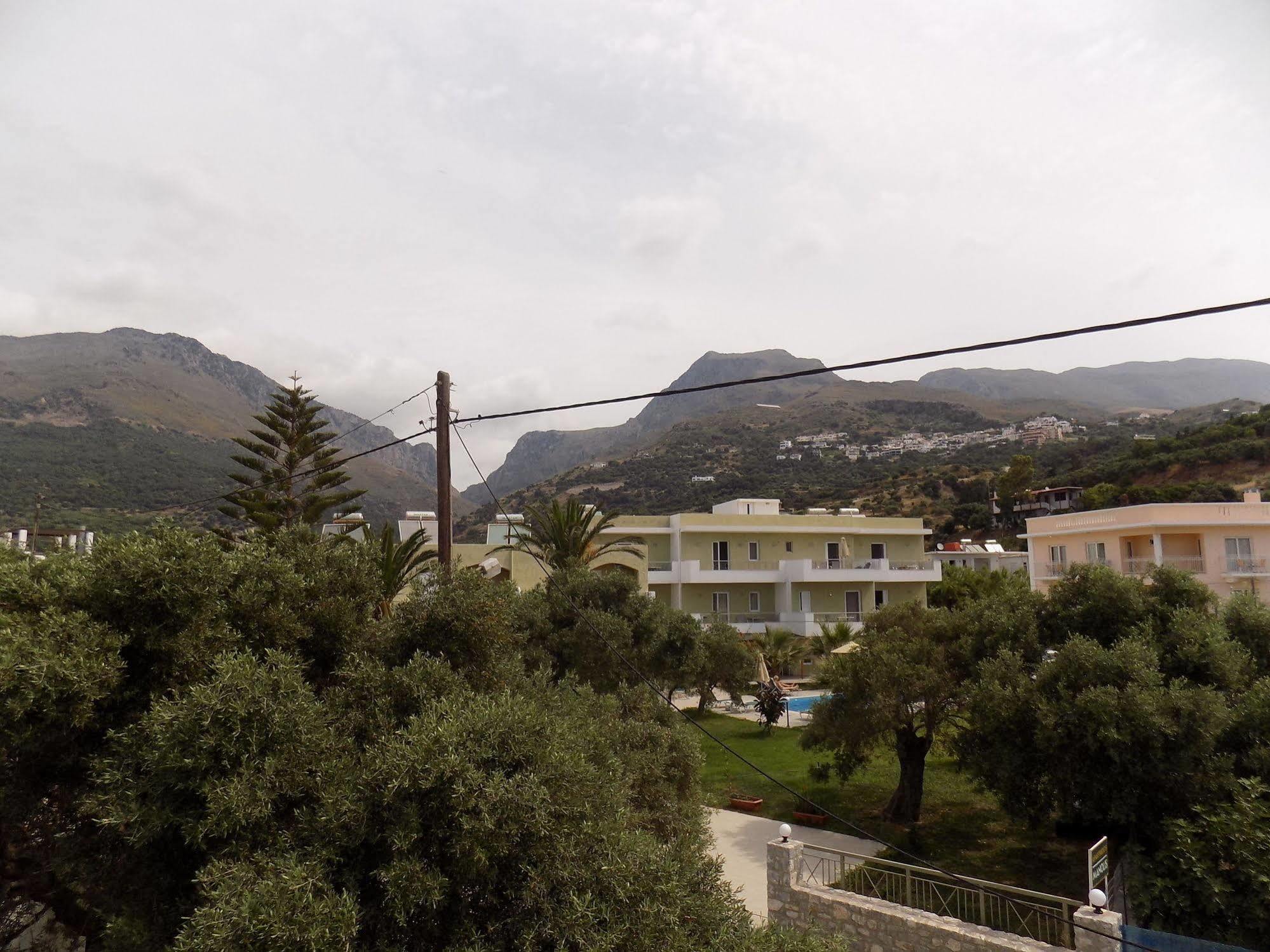Manolis Aparthotel 3*