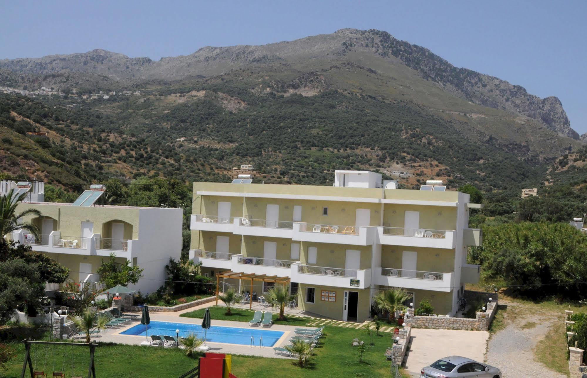 Manolis Aparthotel 3*