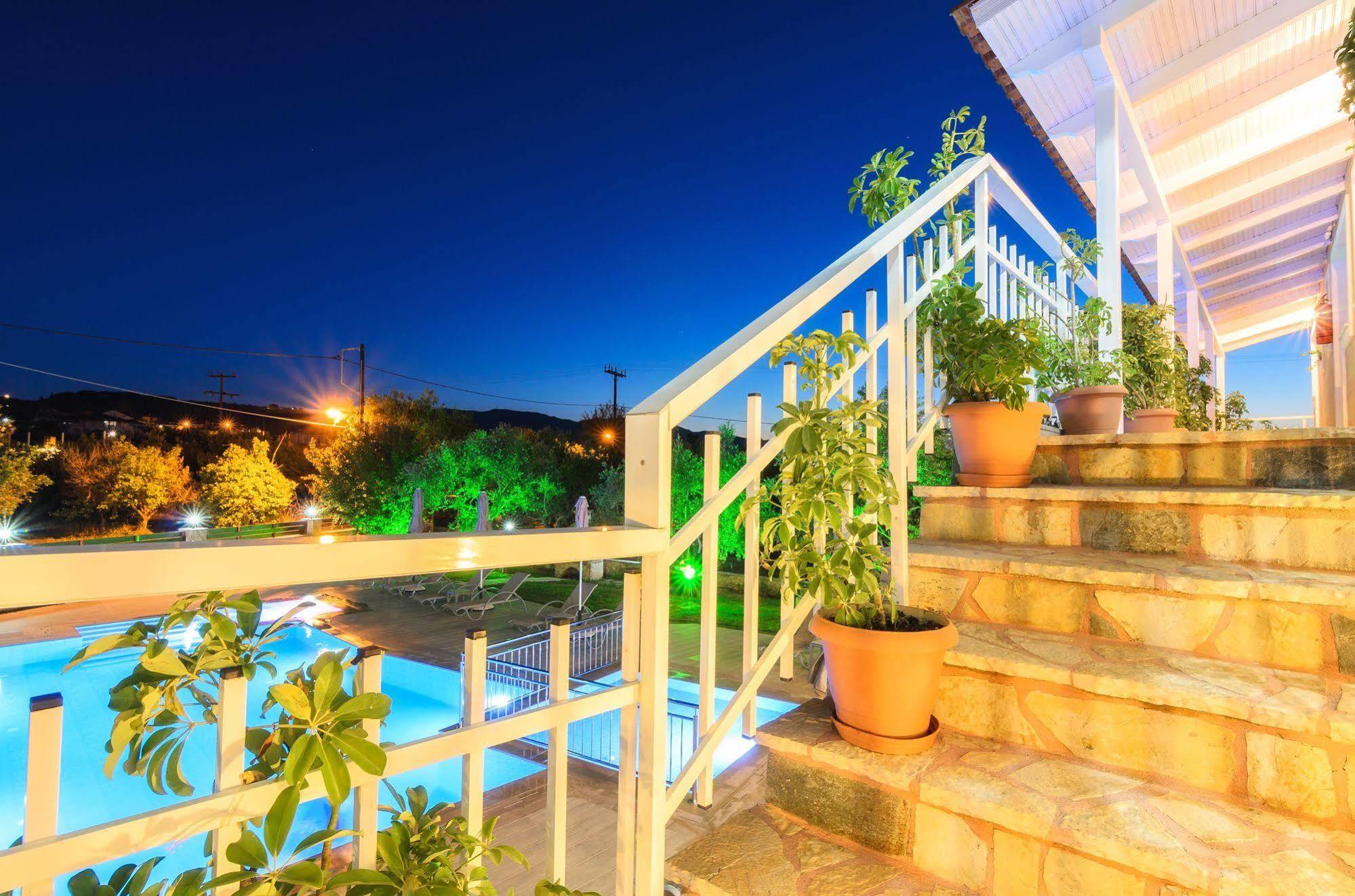 Artemis Hotel Amoudi