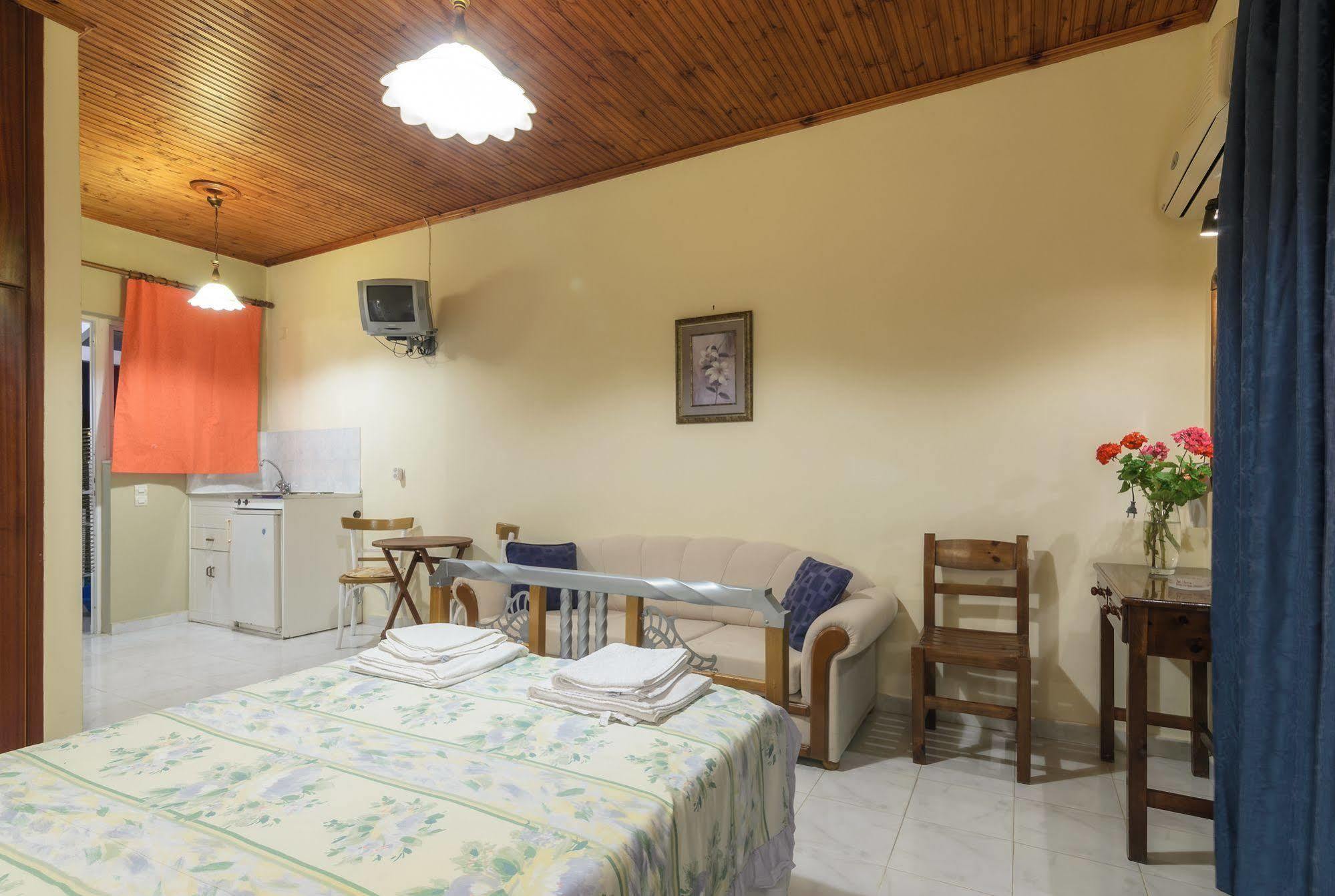 Artemis Hotel 2*
